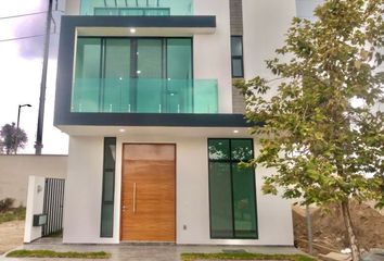 Casa en condominio en  Coto Abeto, Avenida Paseo Del Norte, Parques Vallarta, Zapopan, Jalisco, México