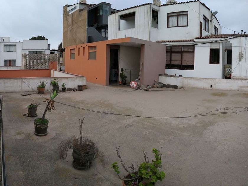 Casa en venta Calle Doña Consuelo 127, Urb Los Rosales, Santiago De Surco, Perú