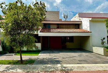 Casa en fraccionamiento en  Av. De Los Leones 121, Ciudad Bugambilias, 45237 Zapopan, Jal., México