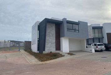 Casa en fraccionamiento en  Lomalta Tres Marías, Morelia, Michoacán, México
