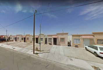 Casa en fraccionamiento en  Av. Bolea, Mexicali, Baja California, México