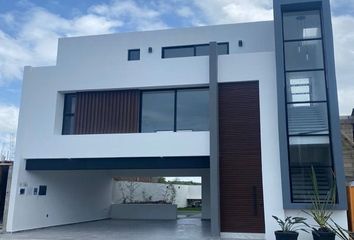 Casa en fraccionamiento en  Lomas De La Rioja, Boulevard Lomas De La Rioja Sm Fraccionamiento, Veracruz, México