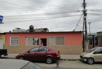 Casa en  P4w8+m3r, Guayaquil 090107, Ecuador
