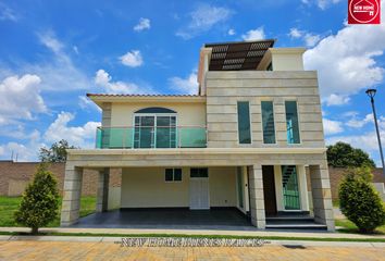 Casa en fraccionamiento en  Santa Cruz Ocotitlán, Metepec