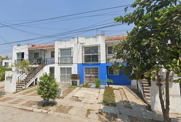 Casa en fraccionamiento en  Calle Pavo Real, Las Aralias, Puerto Vallarta, Jalisco, México