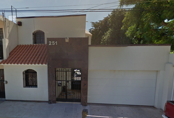 Casa en  Callejón Domingo Rubi, Centro, Los Mochis, Sinaloa, México
