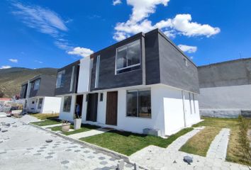 Casa en  E28, San Antonio, Quito, Ecu