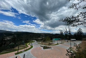 Terreno Comercial en  Calle Santa Inés, Cumbaya, Quito, Ecu