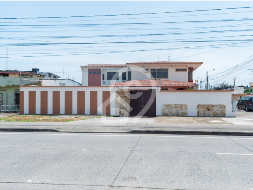 Casa en venta Av. Bolívar Madero Vargas & Carrera 15 Ava Oeste, Machala, Ecuador