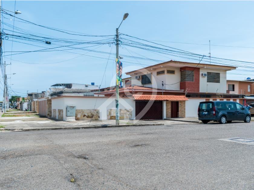Casa en venta Av. Bolívar Madero Vargas & Carrera 15 Ava Oeste, Machala, Ecuador