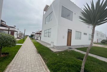 Casa de playa en  Condominio Playa Azul, Acceso Playa Azul, Cerro Azul, Perú