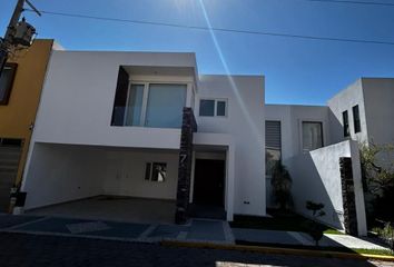 Casa en fraccionamiento en  Jardines De Zavaleta, Puebla De Zaragoza, Puebla, México