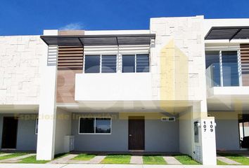 Casa en  Vivanta Residencial, Avenida Niños Heroes, Trojes De Alonso, Aguascalientes, México