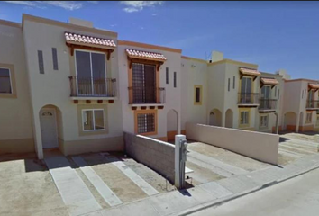 Casa en  Avenida Las Gardenias, Baja California Sur, México