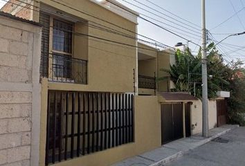Casa en  C. José María Velasco, Los Alcanfores, Santiago De Querétaro, Querétaro, México