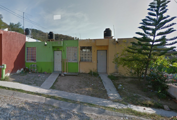 Casa en  Av. Valle Del Naranjo, Valle Paraíso, 28865 Manzanillo, Col., México