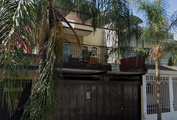Casa en  C. Josefa Ortiz De Domínguez, Lagos De Oriente, 44790 Guadalajara, Jal., México