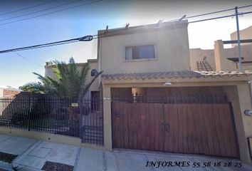 Casa en  C. Tezcatlipoca, Los Pinos 1er Sector, Saltillo, Coahuila De Zaragoza, México