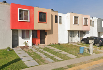 Casa en fraccionamiento en  Valle De Las Olas, 4 Estaciónes, Valle Dorado Inn, Jalisco, México