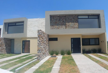 Casa en fraccionamiento en  Cañadas Del Arroyo, Arroyo Del Milagro, Cañadas Del Arroyo 2da Sección, Querétaro, México