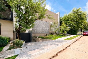 Casa en fraccionamiento en  Av. Acueducto 6060, Lomas Del Bosque, Chedraui, Zapopan, Jalisco, México