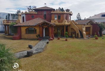 Casa en  Mgvf+2r Quito, Ecuador