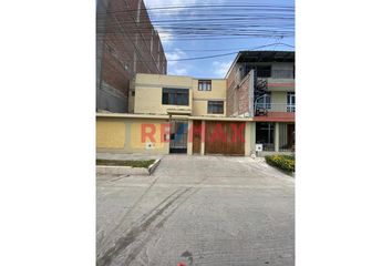 Casa en  Jr. Sta. Violeta, Lima, Perú