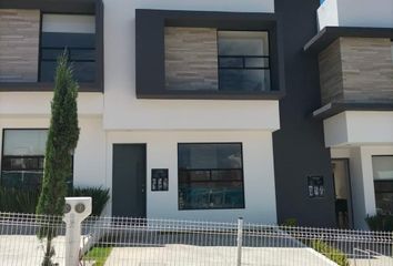 Casa en fraccionamiento en  Quinta Cantera Iii, Avenida Quinta Cantera, Iii, Morelia, Michoacán, México
