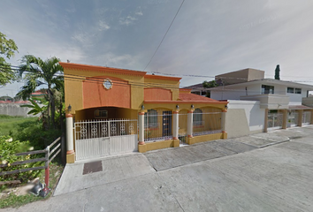 Casa en  Claveles, Las Rosas, Comalcalco, Tabasco, México