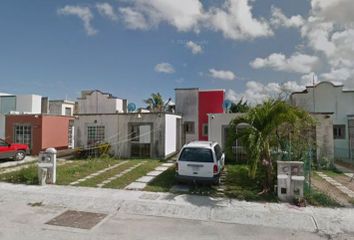 Casa en fraccionamiento en  Circuito Hacienda De Izúcar Sm 201, Hacienda Real Del Caribe, Cancún, Quintana Roo, México
