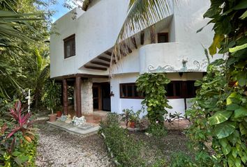 Casa en  Calle 5 Sur, Zona Urbana, 77580 Quintana Roo, México