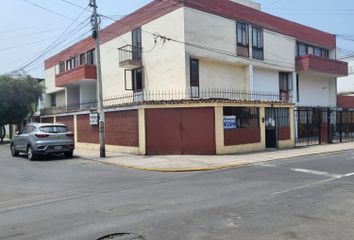 Casa en  Jr. Manco Cápac 100, Urb San Ignacio, Barranco, Perú