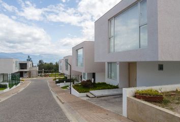 Casa en  Nayón, Quito