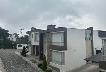 Casa en  Rhq6+v96, Elias Sinalin, Quito 170170, Ecuador