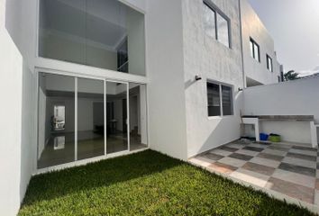 Casa en fraccionamiento en  Avenida Huayacán, Ejido Alfredo V Bonfil, Benito Juárez, Quintana Roo, 77560, Mex