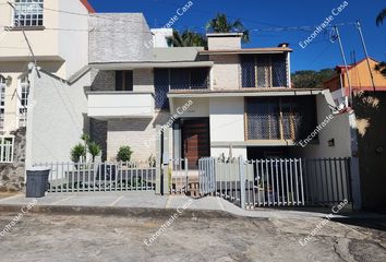 Casa en fraccionamiento en  Lomas Del Valle, Uruapan