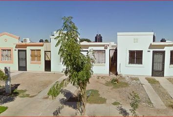 Casa en fraccionamiento en  Calle Bosque De Acacias, Jardines Del Bosque, Los Mochis, Sinaloa, México