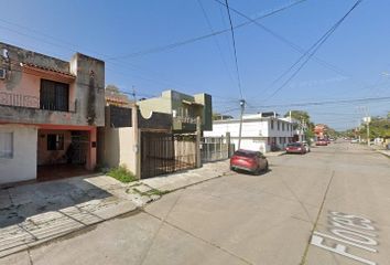 Casa en  Avenida Las Flores, Jardines De Champayán, Tampico, Tamaulipas, México