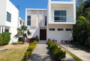 Casa en fraccionamiento en  Playa Magna, Playa Del Carmen, Quintana Roo, México