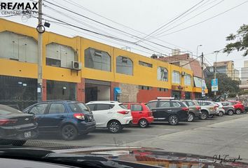 Local comercial en  Av. Pedro Venturo 218, Santiago De Surco, Perú