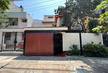 Casa en  Jirón Loma Alegre, Lima, Perú