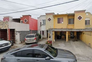 Casa en  Calle Manzanos, Villa Florida Sector B, Vista Hermosa, Reynosa, Tamaulipas, México