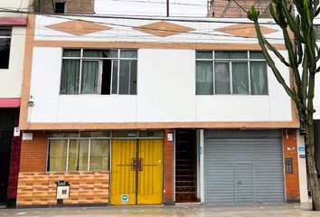 Local comercial en  Av. Carlos Izaguirre 525, Los Olivos, Perú