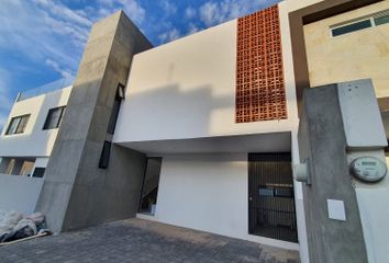 Casa en  Paseo De Zinnia Poniente, Zakia, Querétaro, México