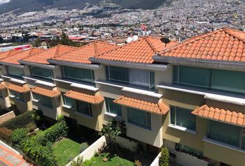 Casa en  Santa Lucía, Quito, Ecuador