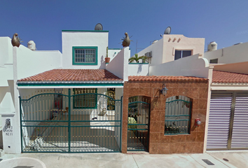 Casa en fraccionamiento en  Cerrada Paseo De Andalucia, La Toscana, Playa Del Carmen, Quintana Roo, México