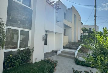 Casa en  26qm+94c, Calle 12, Manta, Ecuador