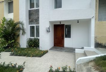 Casa en  26qm+94c, Calle 12, Manta, Ecuador