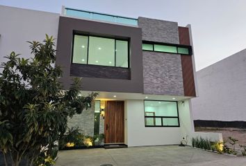 Casa en fraccionamiento en  Avenida Jarales, La Cima, Nuevo México, Jalisco, México