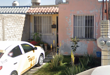 Casa en fraccionamiento en  Calle Valle De Los Castaños, Tlajomulco De Zúñiga, Jalisco, México